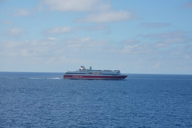 Fjord Lines ferge MS Stavangerfjord på vei over Skagerrak mellom Norge og Danmark i sommerlys